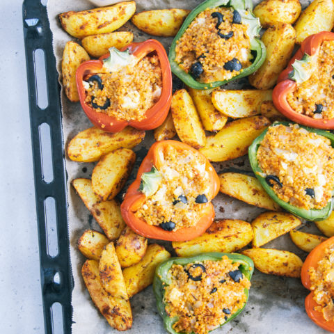 Gefüllte Bulgur Feta Paprika mit Ofen Wedges Oats and Crumbs