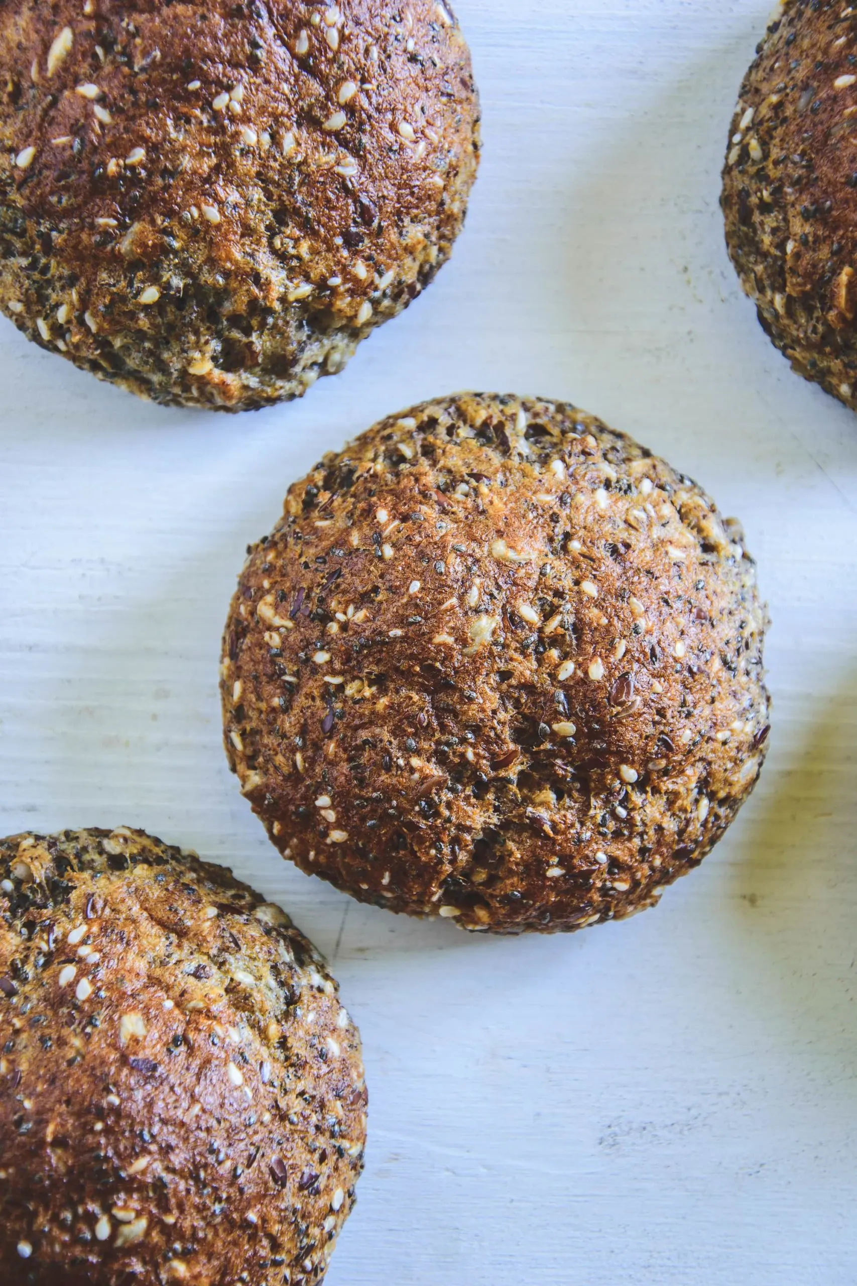 Schnelle Low Carb Saaten-Brötchen | Oats and Crumbs