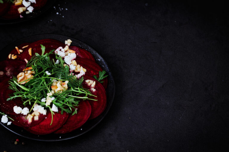 Rote Bete Carpaccio mit Feta und Walnüssen