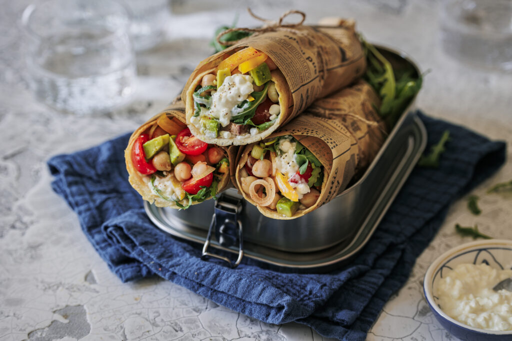 Fitness-Essen: selbstgemachte Protein-Tortillas mit gesunder Wraps-Füllung.