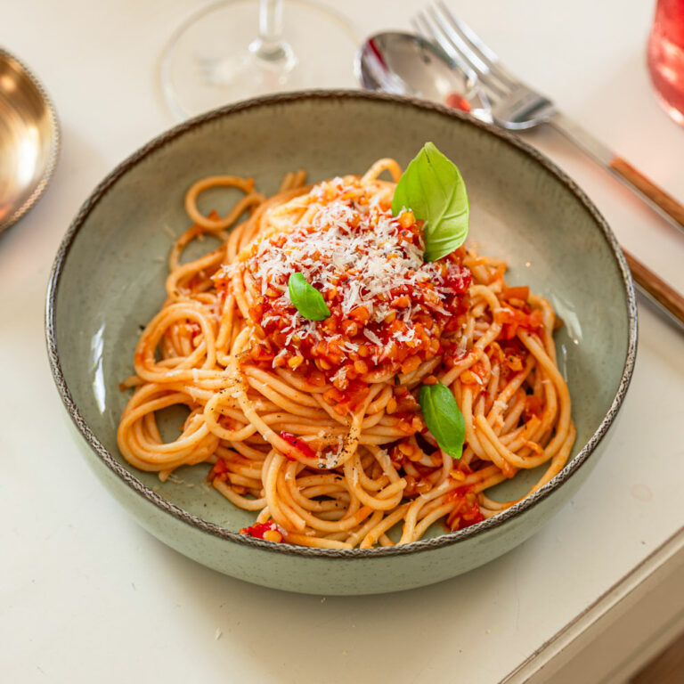 Spaghetti mit Linsen-Bolognese.