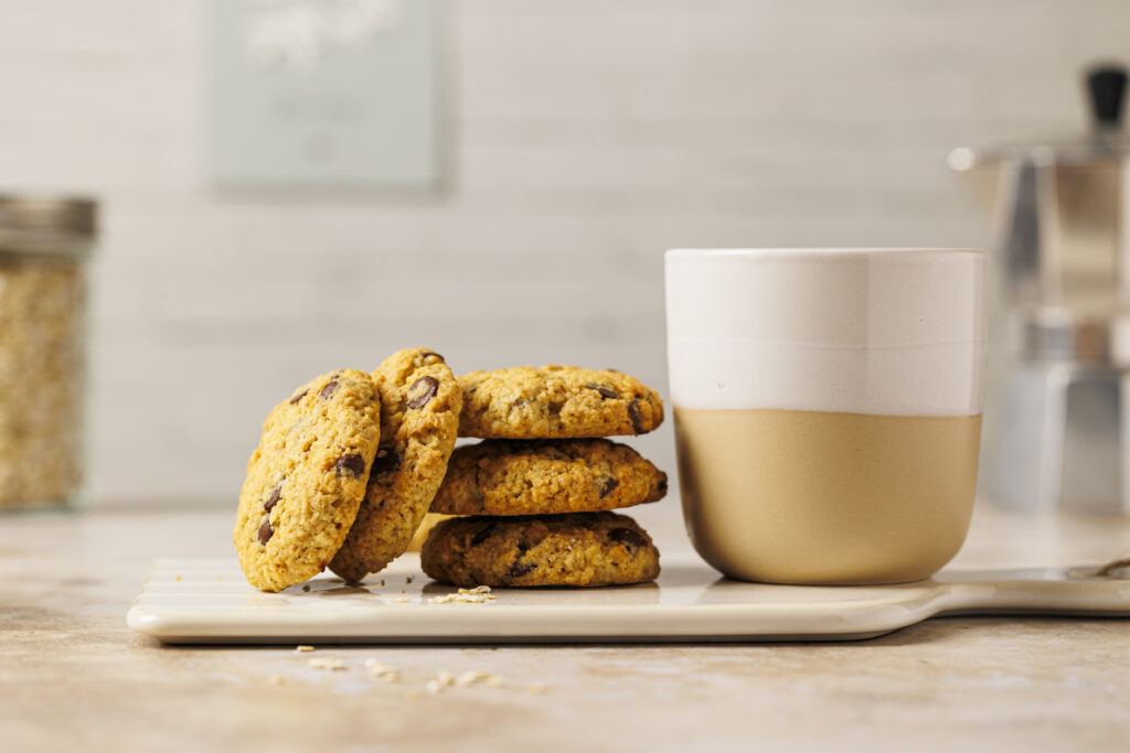 Schoko-Cookies ohne Zucker und mit Haferflocken.